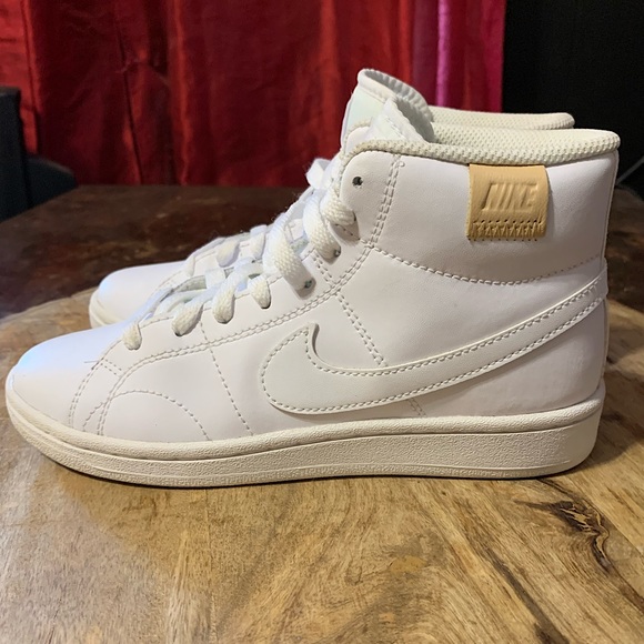 Nike Womens Court Royale 2 Mid Shoes - Picture 2 of 3